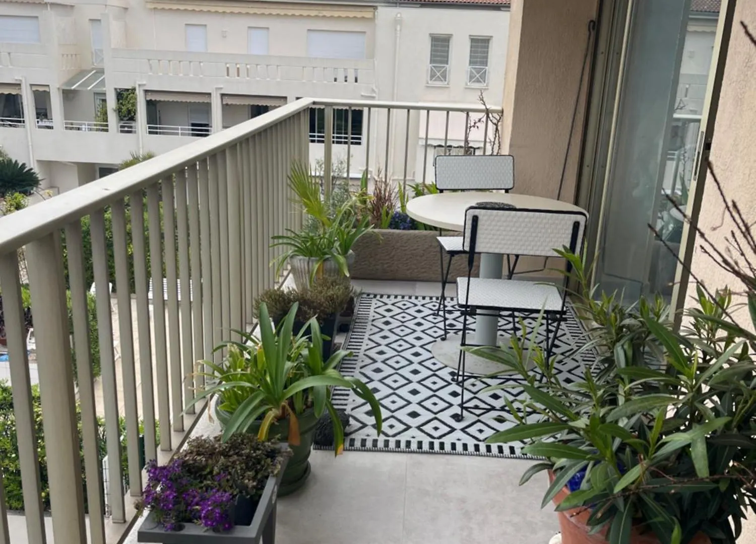 Chambre Cosy Dans T3 Cannes 0*,